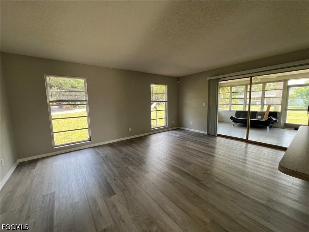 1920 W Lakeview Boulevard - Photo 2