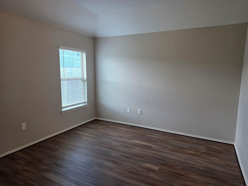 20714 Southern Woods Drive - Photo 14