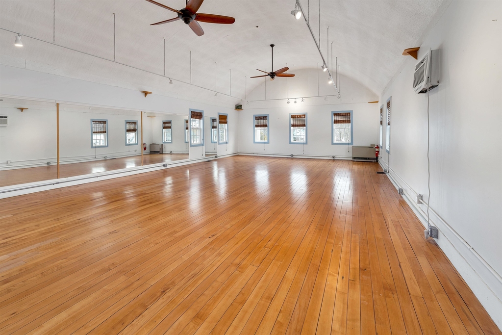 141 Main - Photo 2