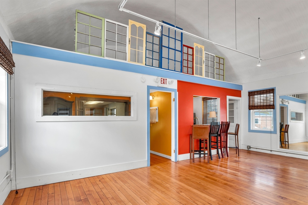 141 Main - Photo 3