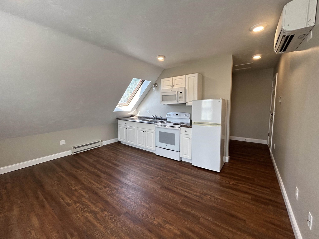 76 Main - Photo 3