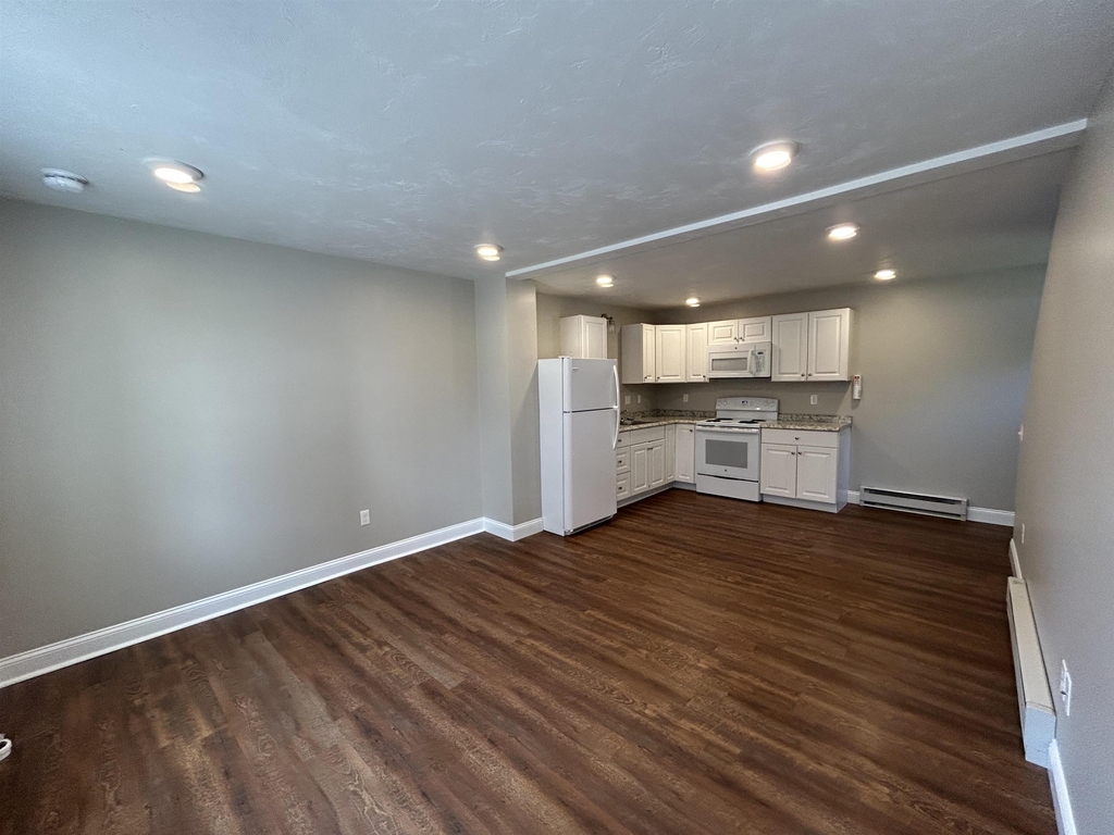 76 Main - Photo 3