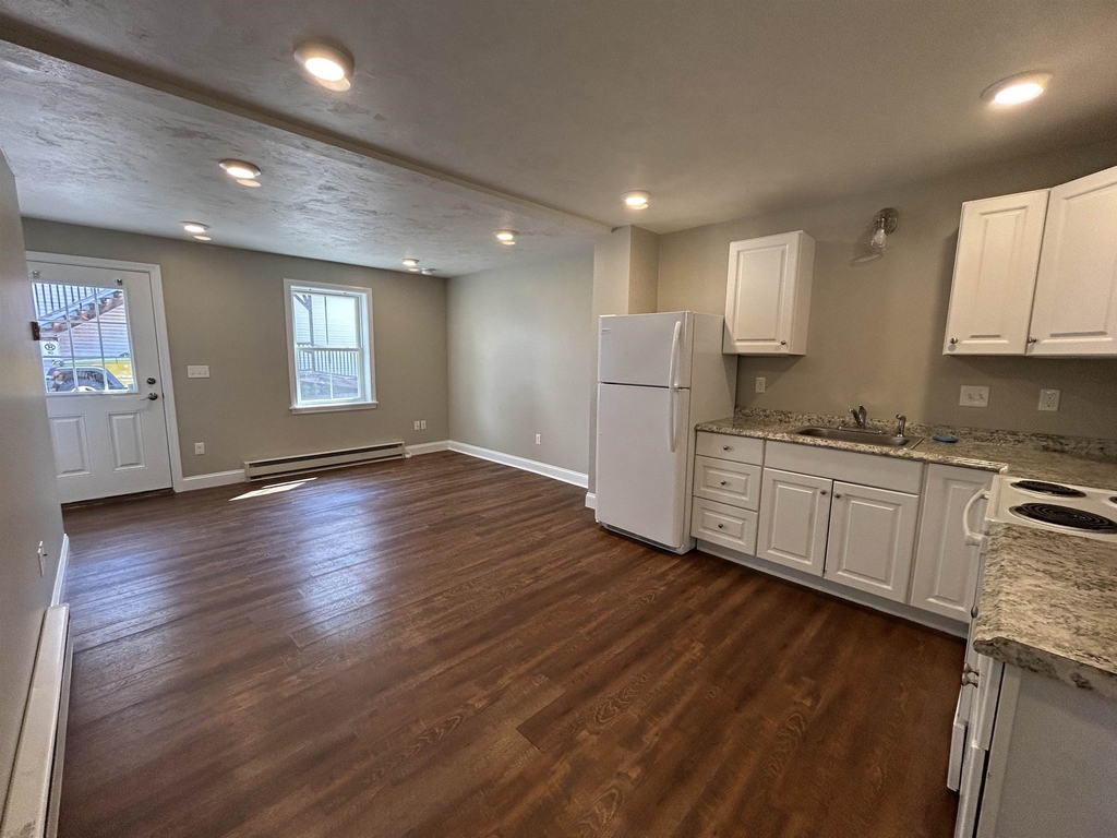 76 Main - Photo 4