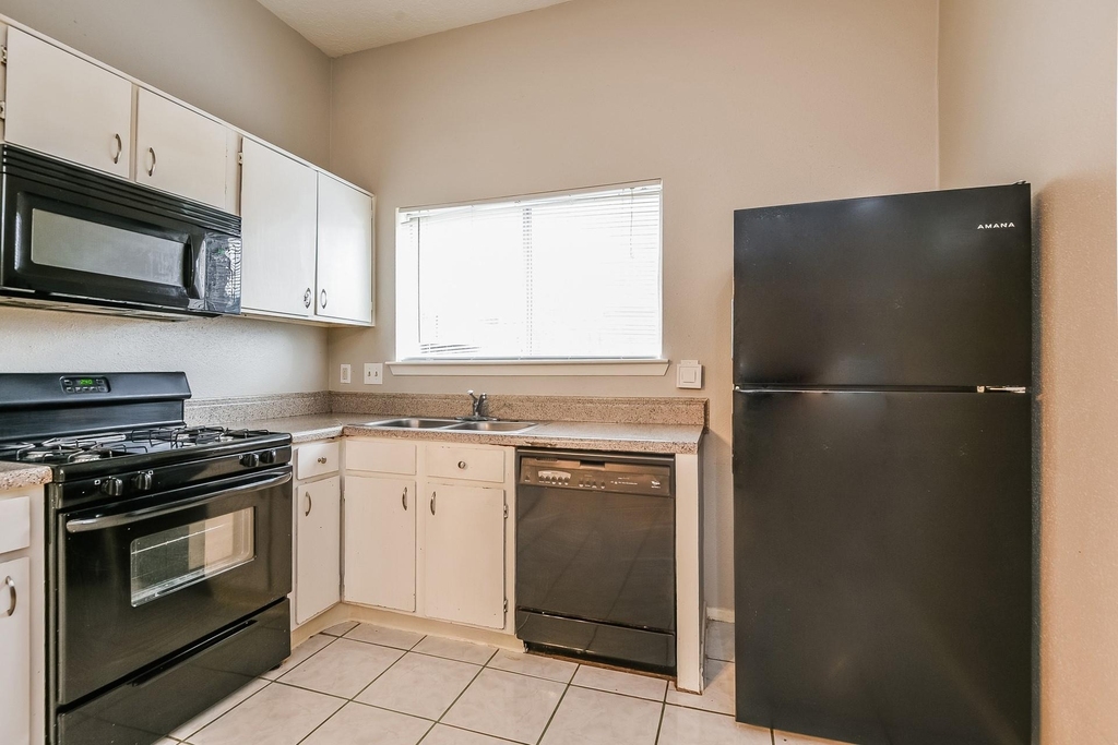 2718 N Brompton Drive - Photo 4