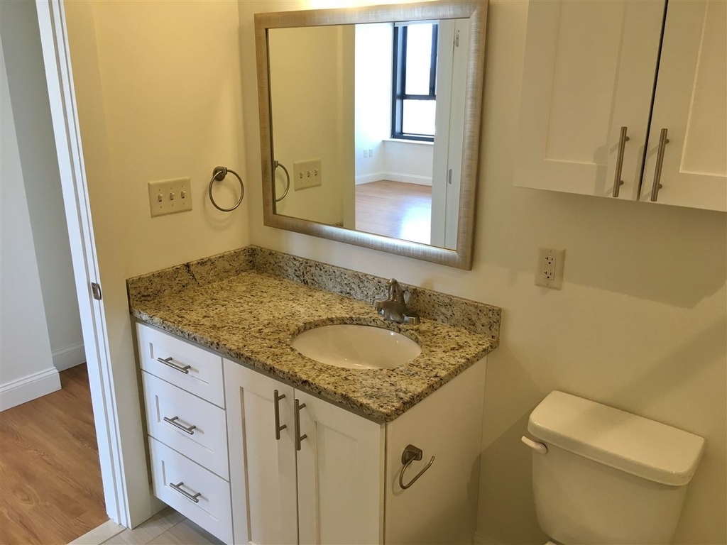 875 Elm - Photo 33