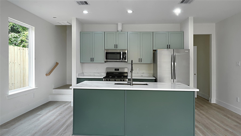 1313 Knight St - Photo 1