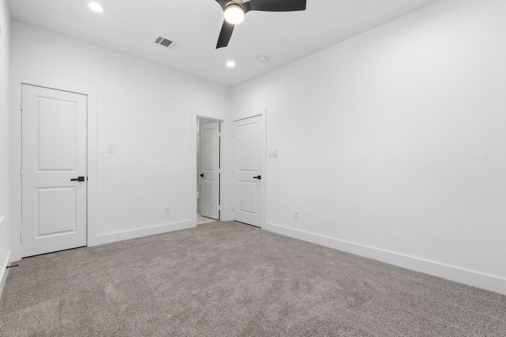 8805 Parkway Drive - Photo 15