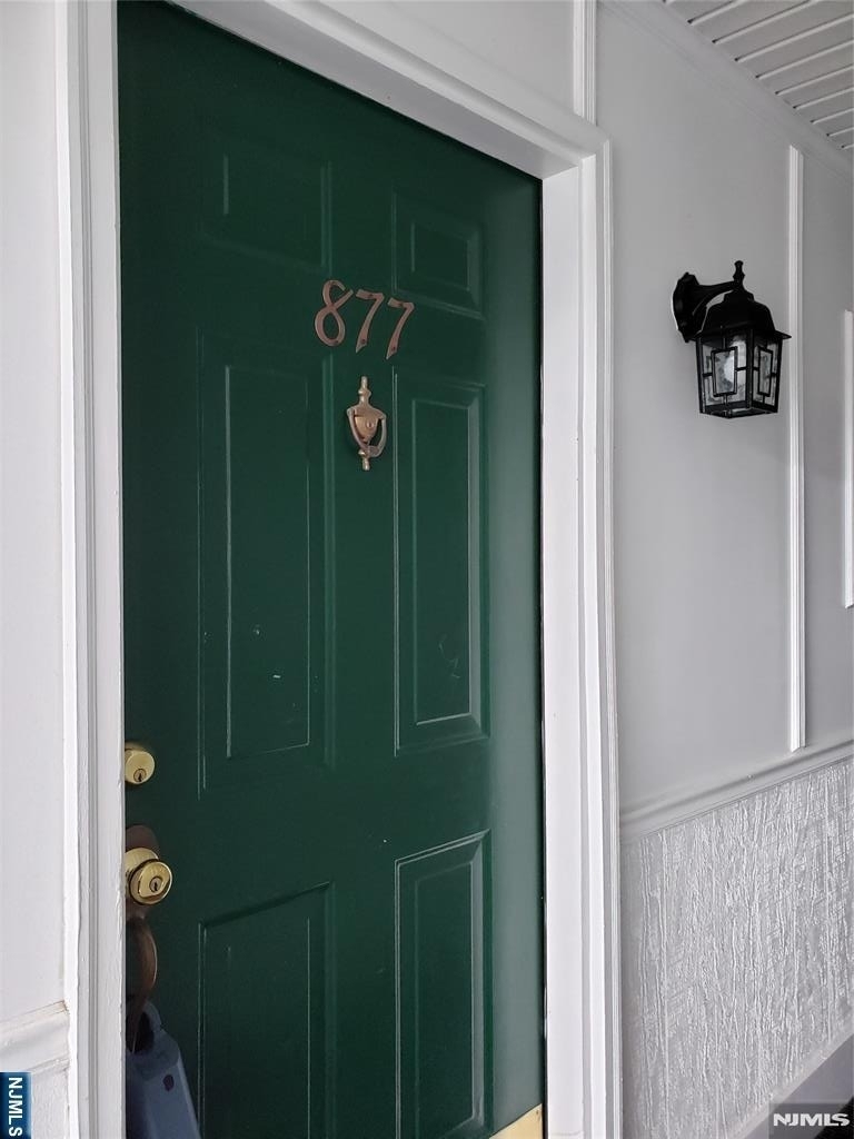 877 Juniper - Photo 0