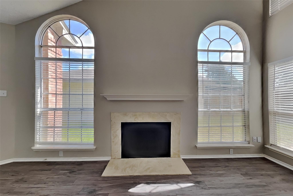 11831 Oakner Drive - Photo 2
