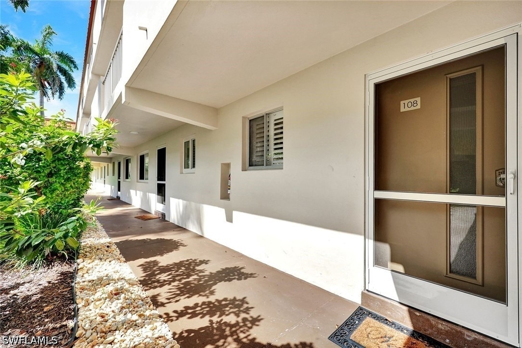 1100 Gulf Shore Boulevard N - Photo 1