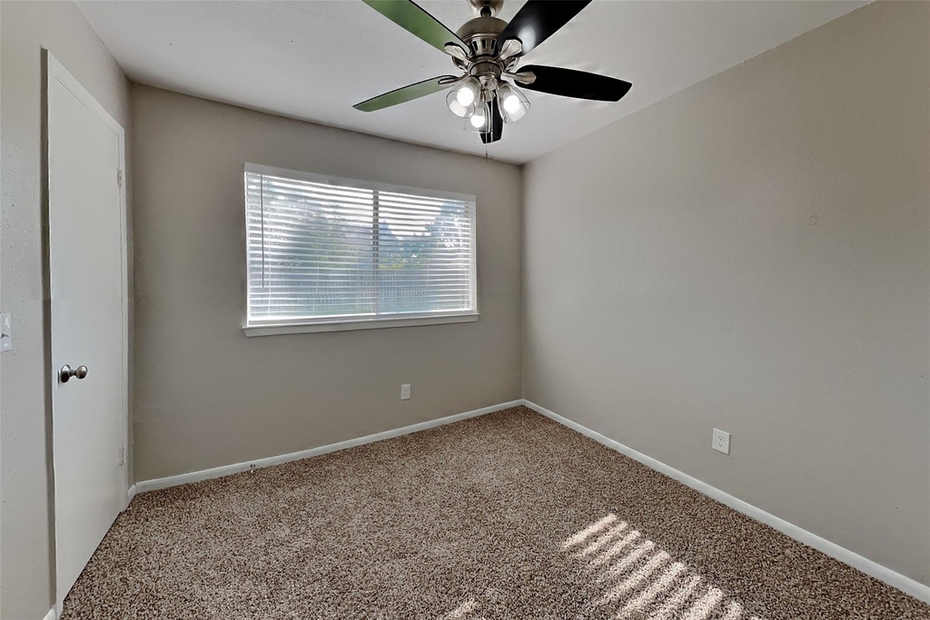 5306 Hazelgrove Drive - Photo 9