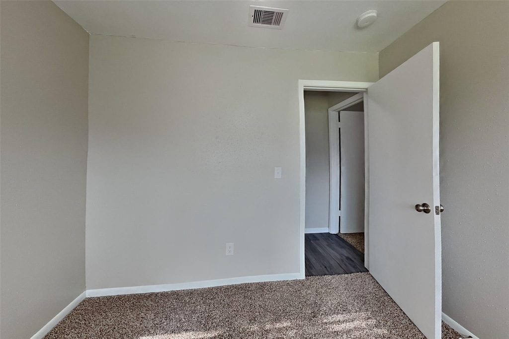 5306 Hazelgrove Drive - Photo 10