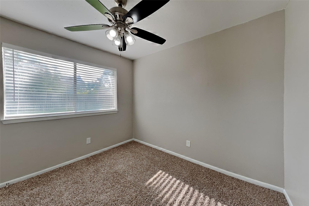 5306 Hazelgrove Drive - Photo 11