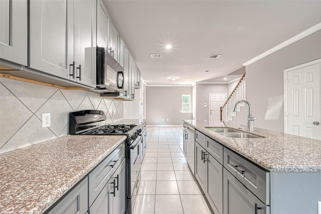 7903 Moon Beam Street - Photo 5