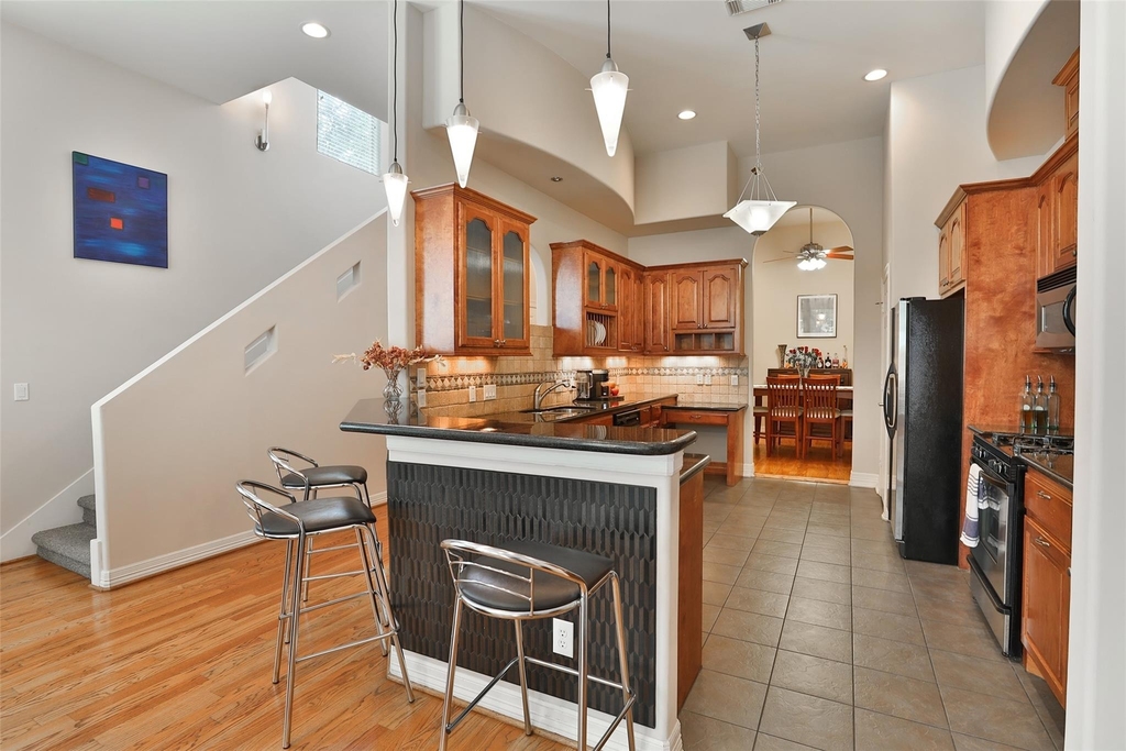 826 E 29th Street - Photo 6
