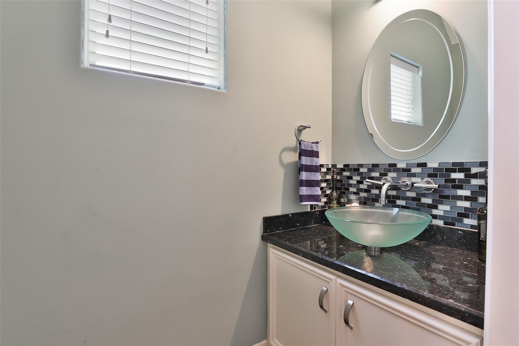 826 E 29th Street - Photo 12