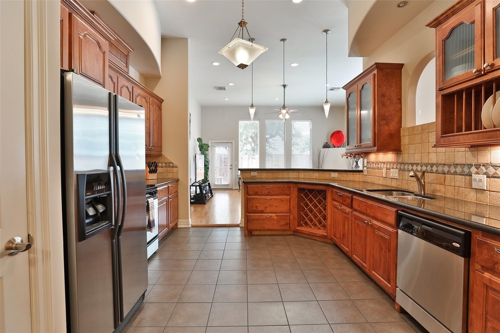 826 E 29th Street - Photo 8