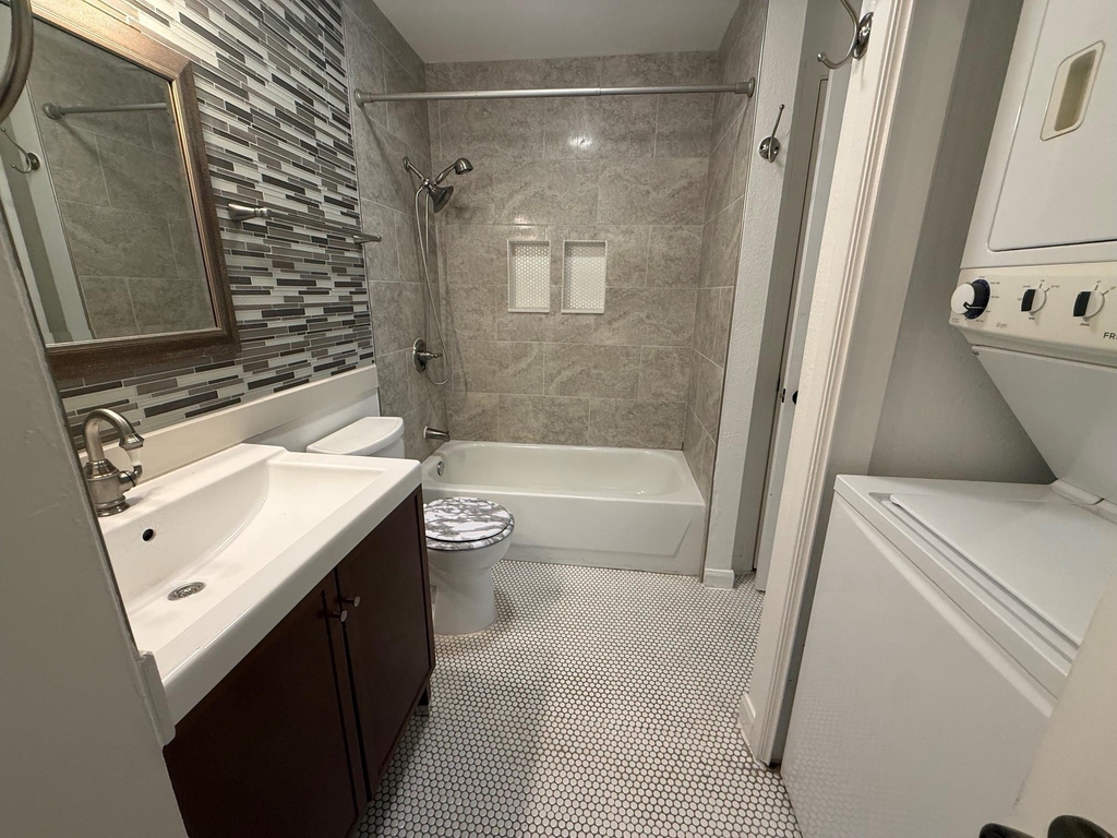 10075 Westpark Drive - Photo 16