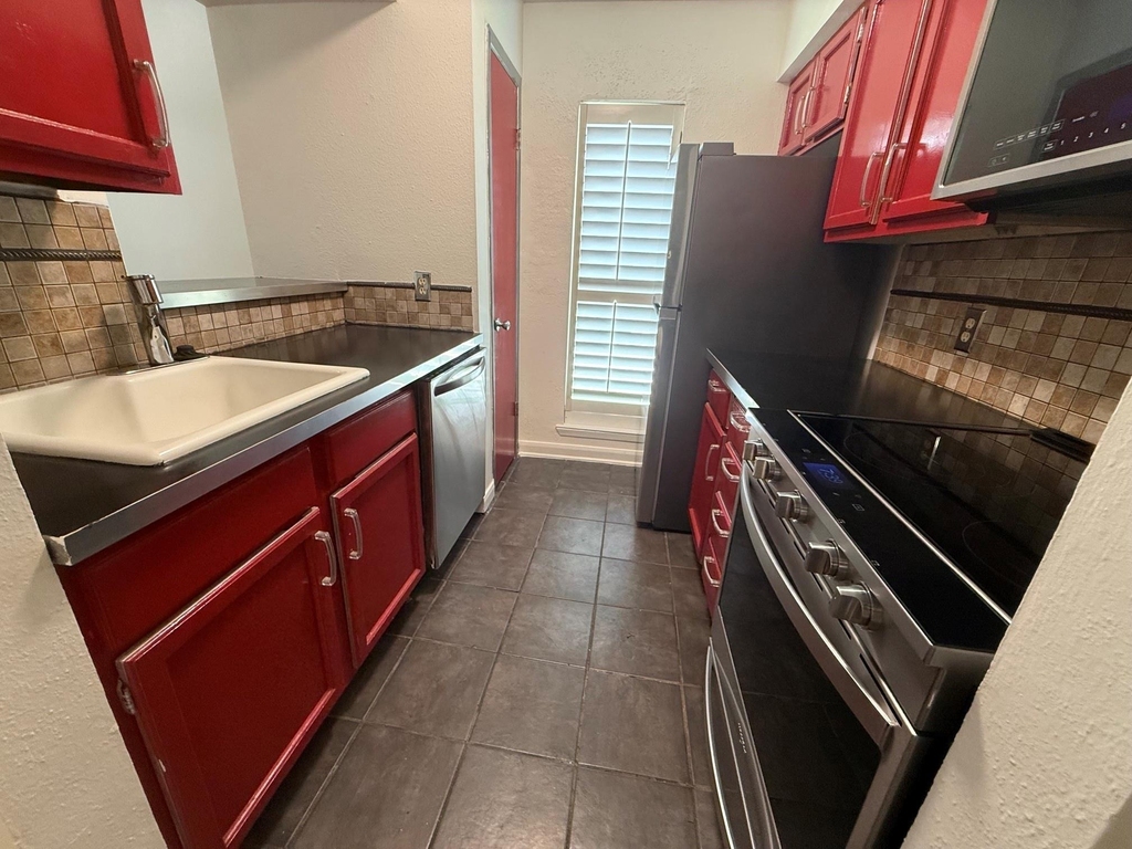 10075 Westpark Drive - Photo 6