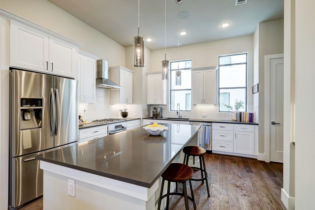 5711 Larkin Street - Photo 5