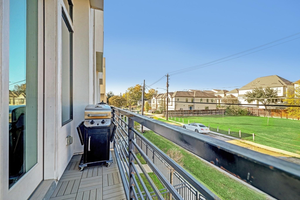 5711 Larkin Street - Photo 12