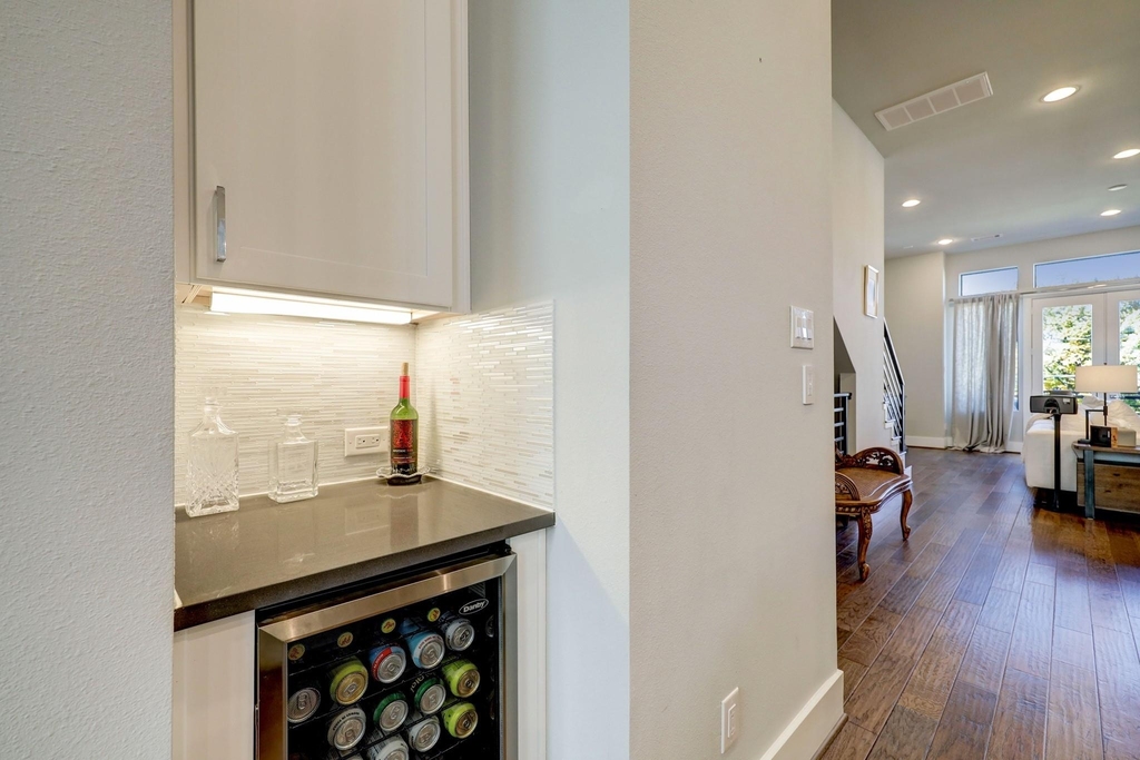 5711 Larkin Street - Photo 8