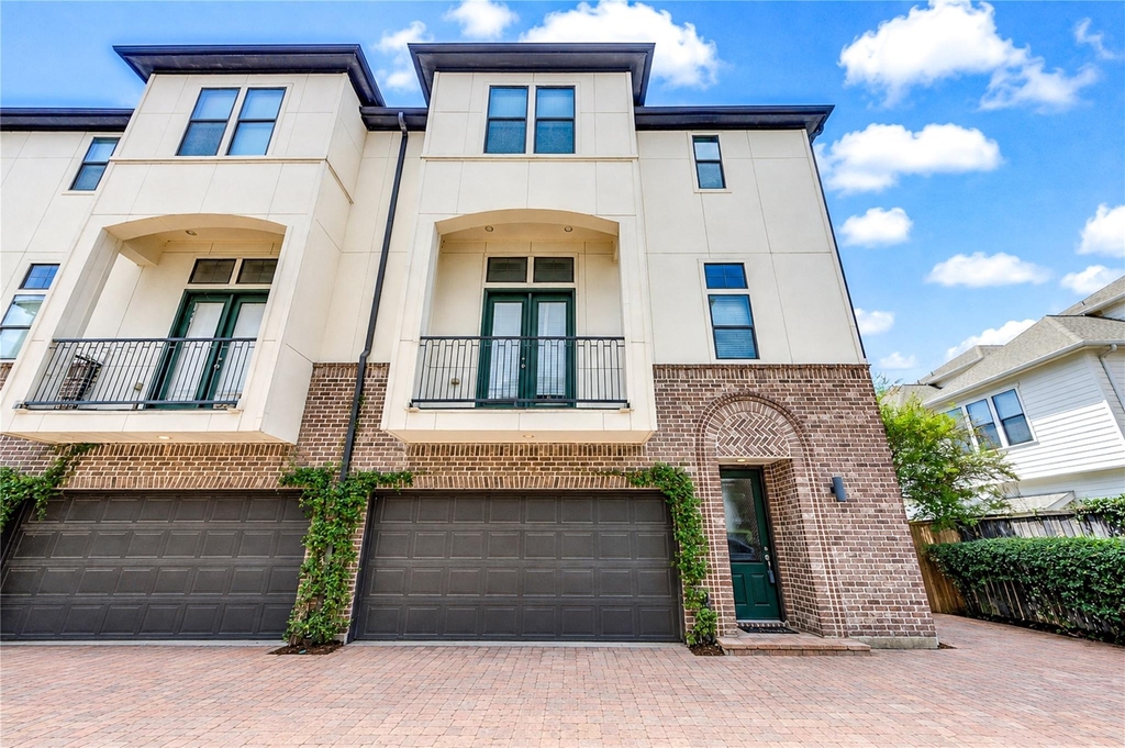 5826 Darling Street - Photo 1