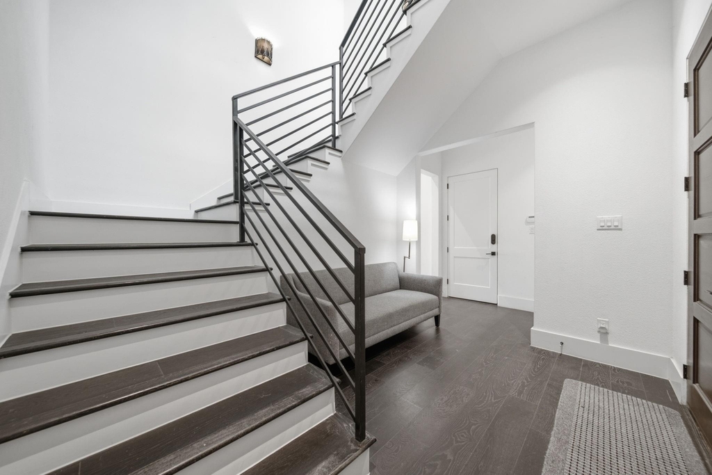 327 E 2nd Street - Photo 3