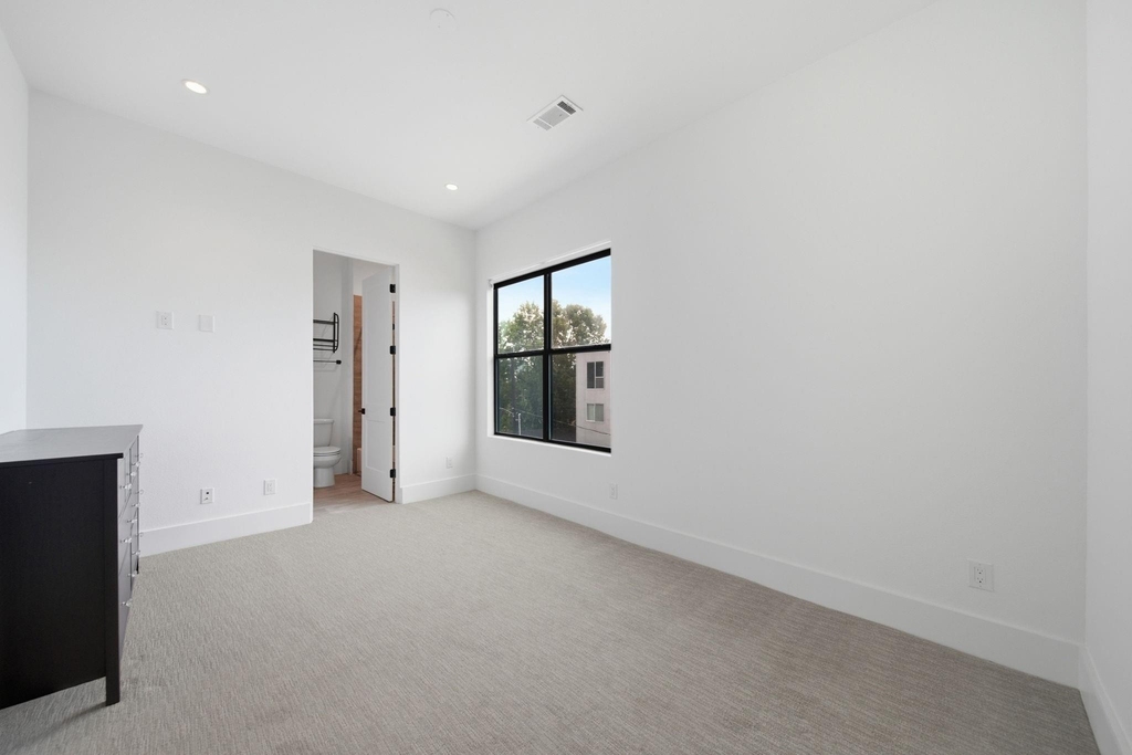 327 E 2nd Street - Photo 25
