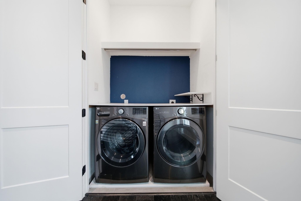 327 E 2nd Street - Photo 24