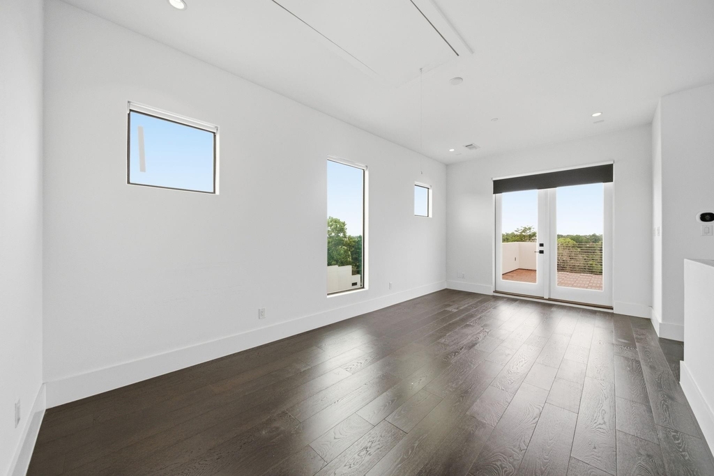 327 E 2nd Street - Photo 36