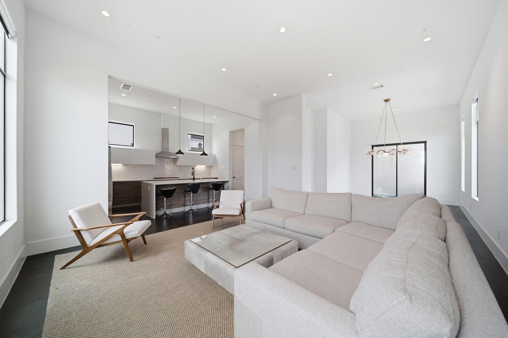 327 E 2nd Street - Photo 19