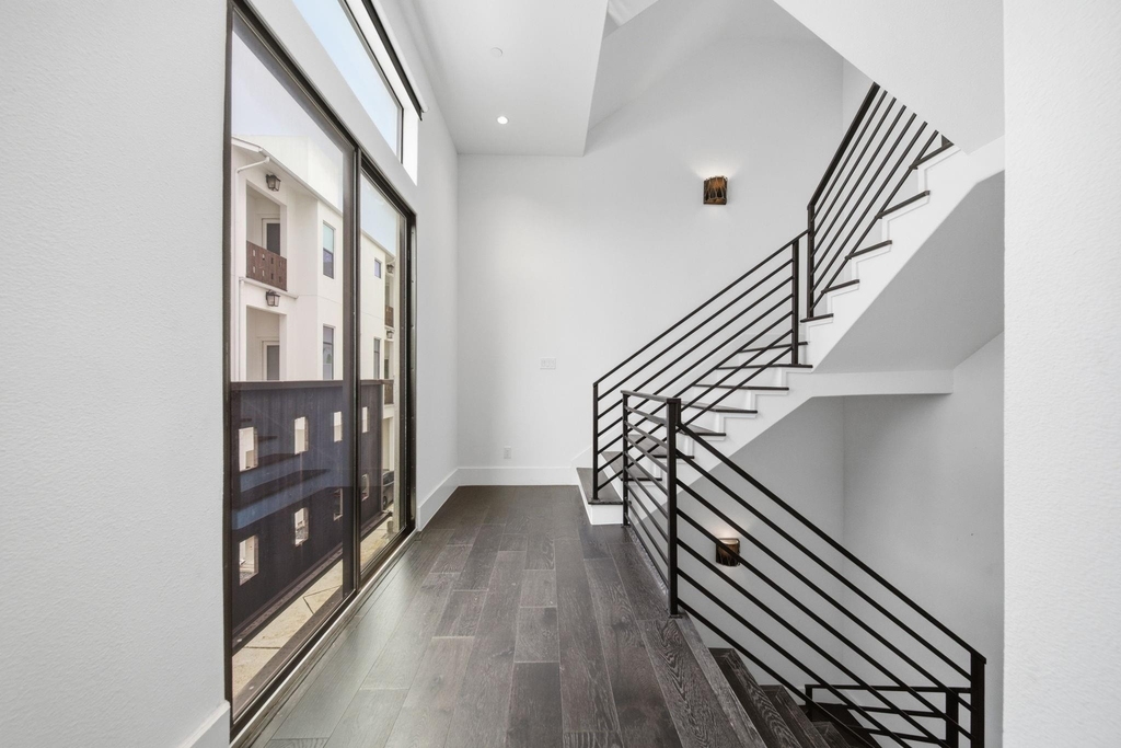 327 E 2nd Street - Photo 12