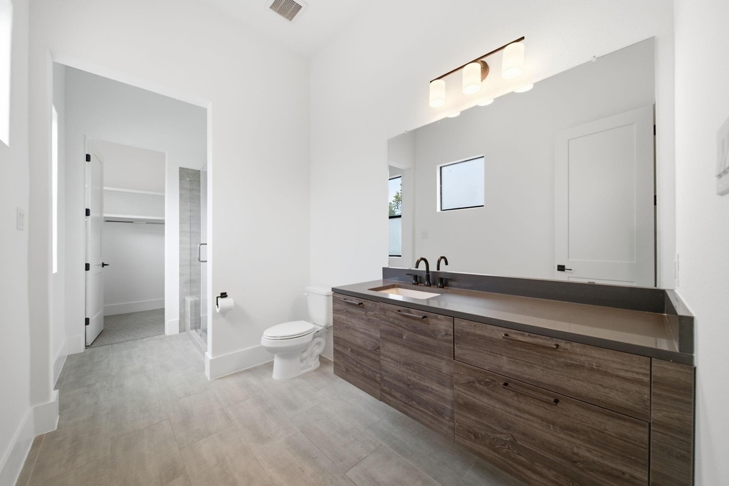 327 E 2nd Street - Photo 10