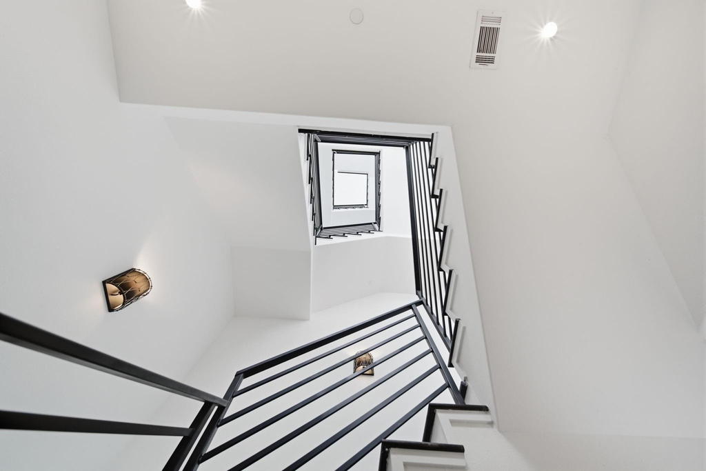 327 E 2nd Street - Photo 5