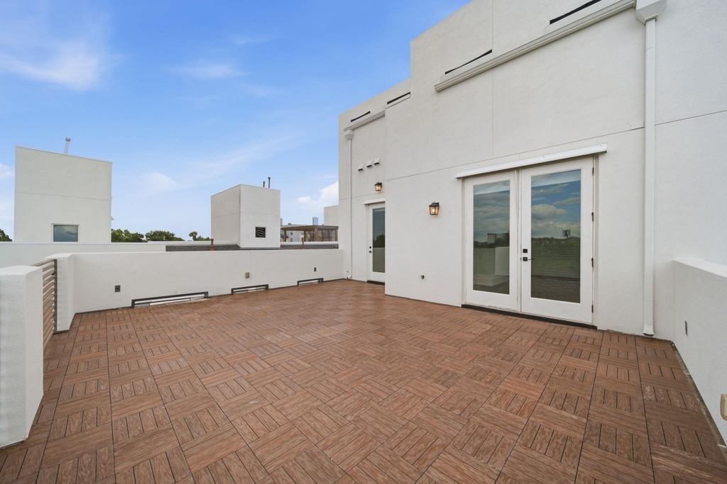327 E 2nd Street - Photo 38