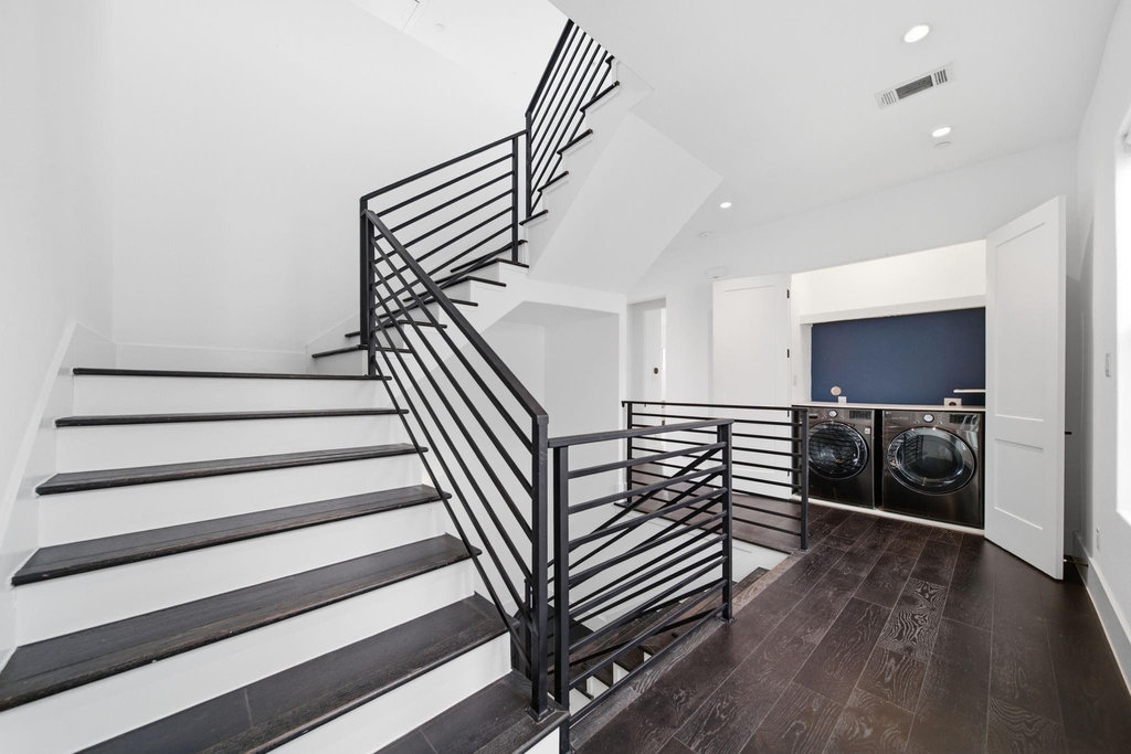 327 E 2nd Street - Photo 23