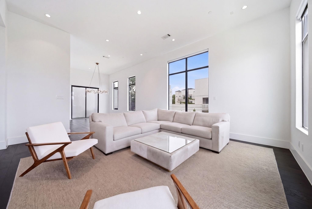 327 E 2nd Street - Photo 18
