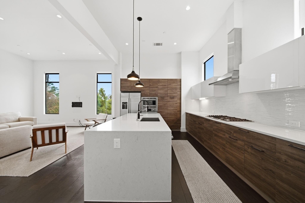 327 E 2nd Street - Photo 14