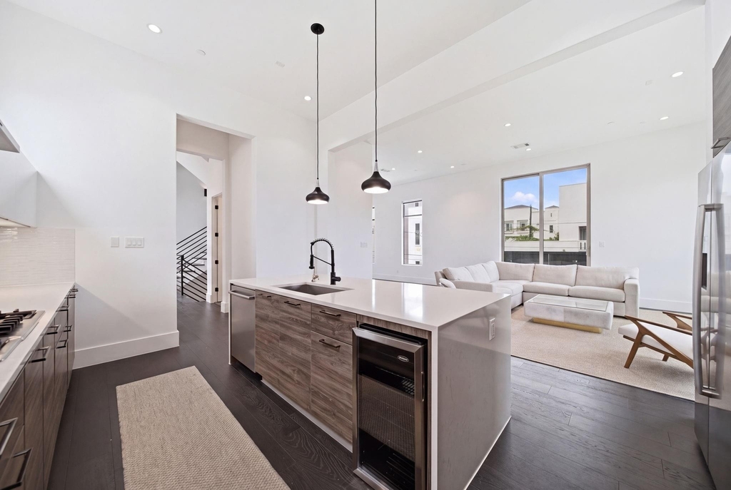 327 E 2nd Street - Photo 16