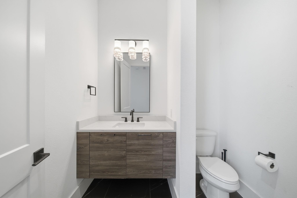 327 E 2nd Street - Photo 13