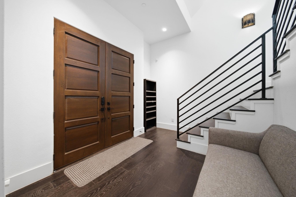 327 E 2nd Street - Photo 4