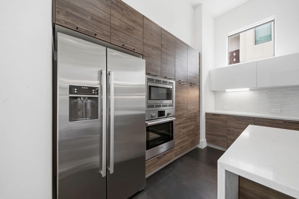 327 E 2nd Street - Photo 17