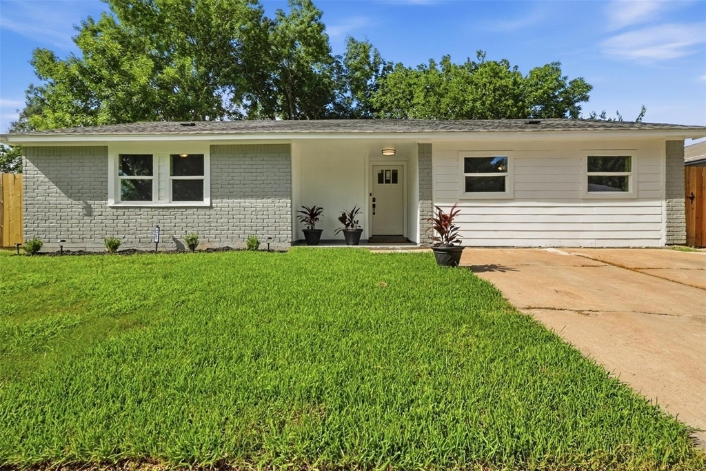 4767 Beechaven St - Photo 0