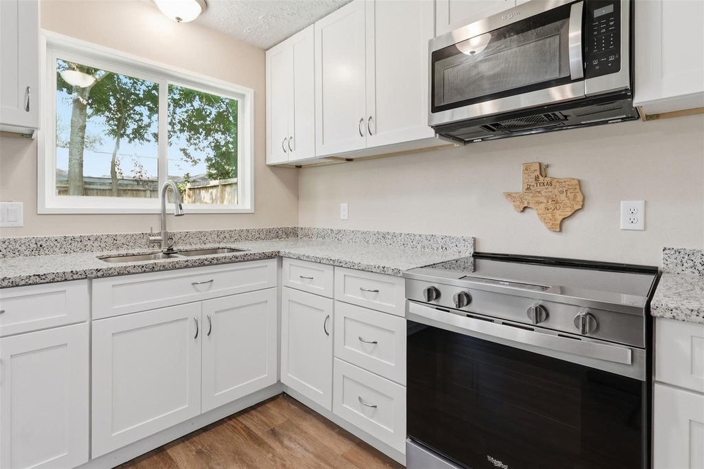 4767 Beechaven St - Photo 9