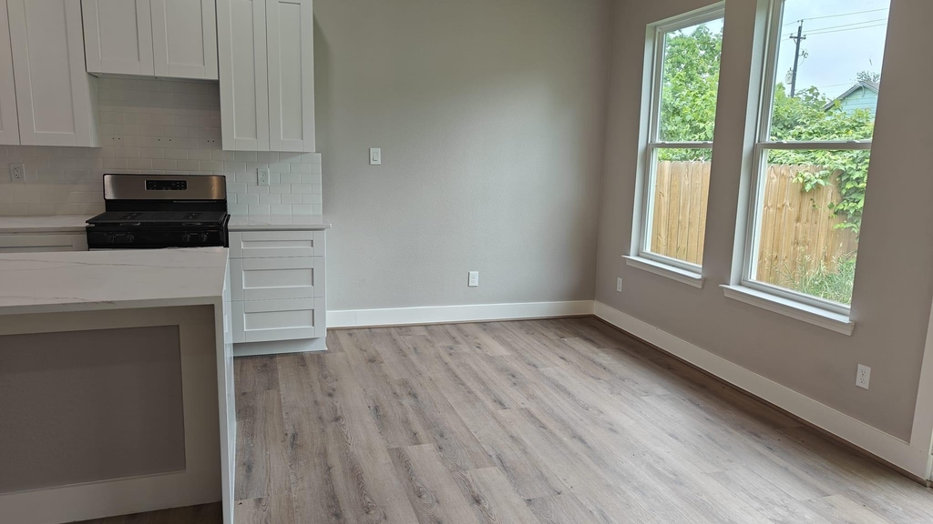 504 Center Street - Photo 4
