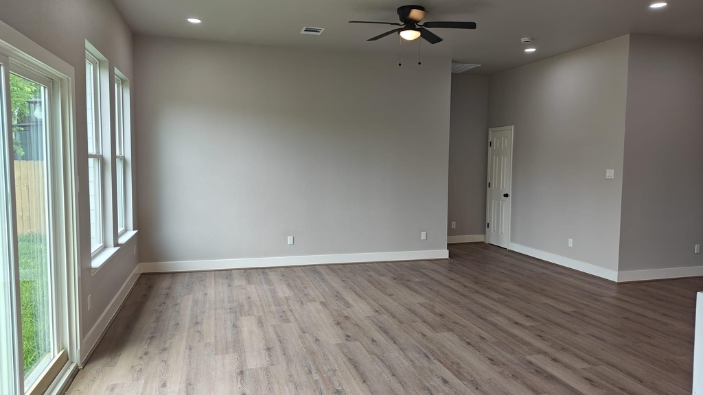 504 Center Street - Photo 3