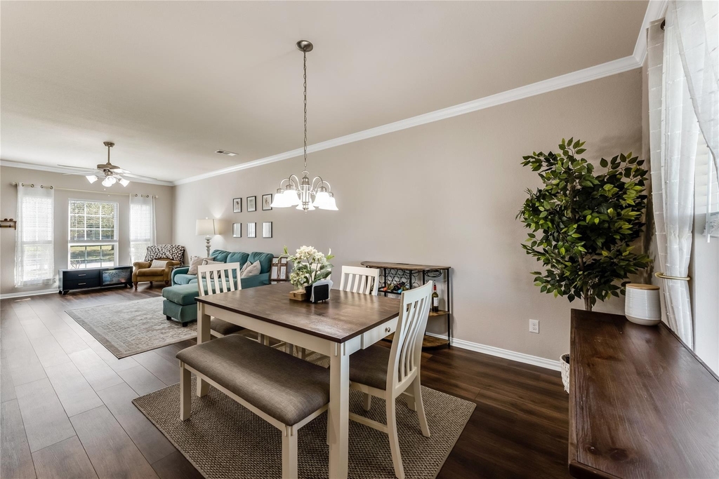 512 Forest Village Circle - Photo 7