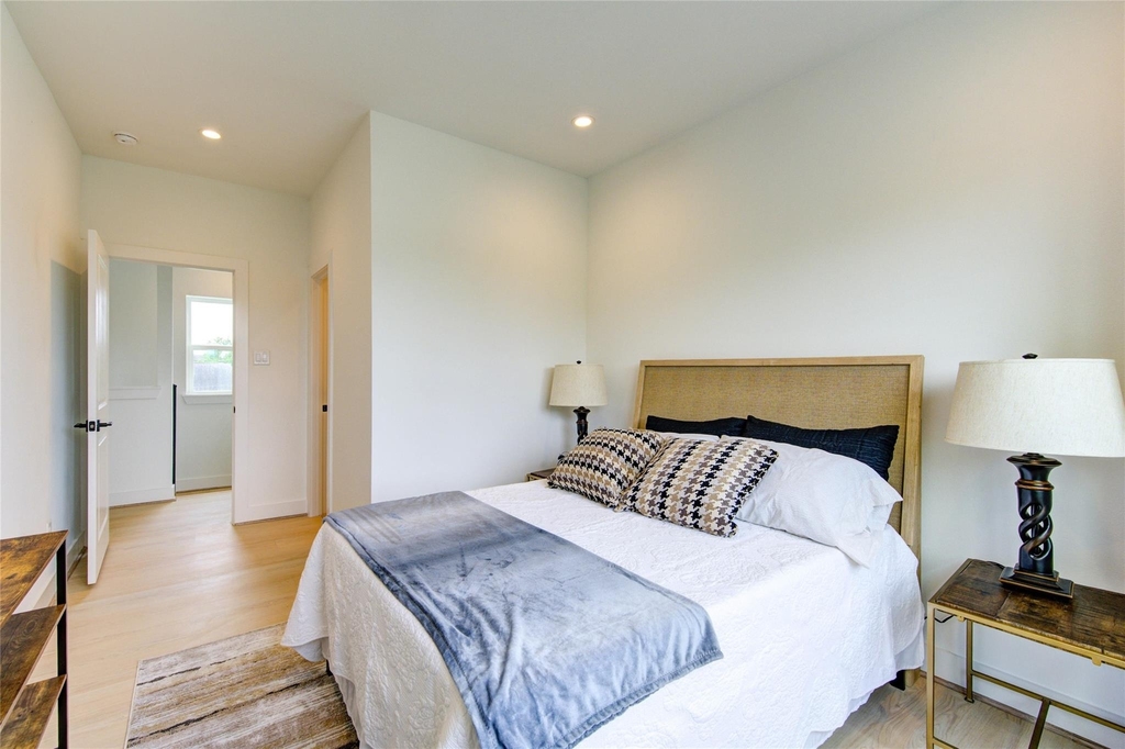 2310 Reinerman Street - Photo 8