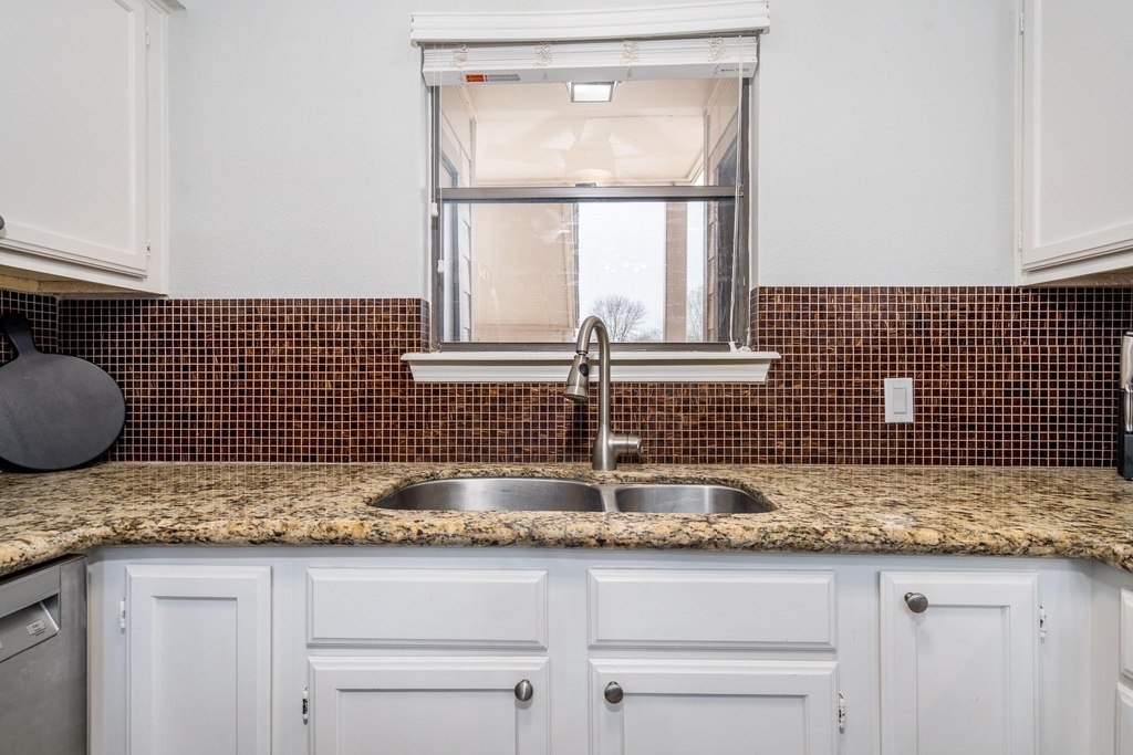 203 Lakeview Terrace - Photo 18